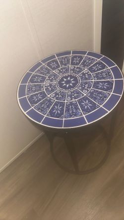 Ceramic blue table metal stand