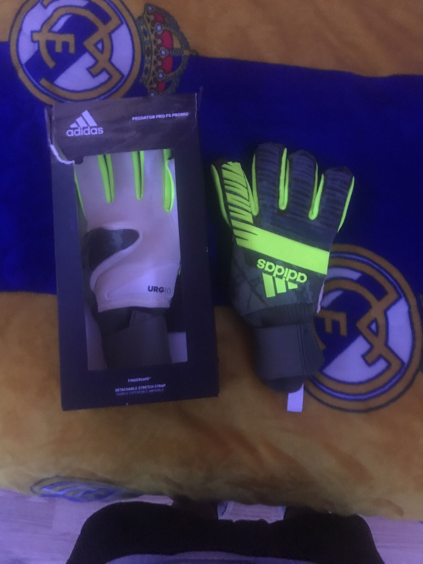 Goalkeepers gloves