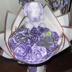 Forever Rose Bouquet With Snoopy 