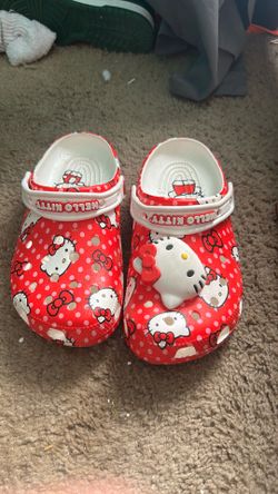 M 5 W7 hello kitty crocs