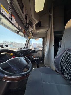 2011 Volvo VNL