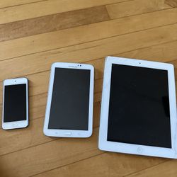 i Pad, i Pod And Samsung Tablet 