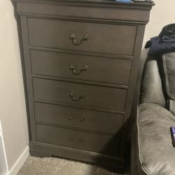 Dresser 