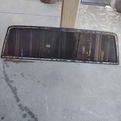 99 to 07 classic Silverado rear 3 piece window