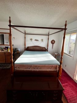 Vintage Solid Wood King Four-Poster Canopy Bed Frame and Mattress with boxspring