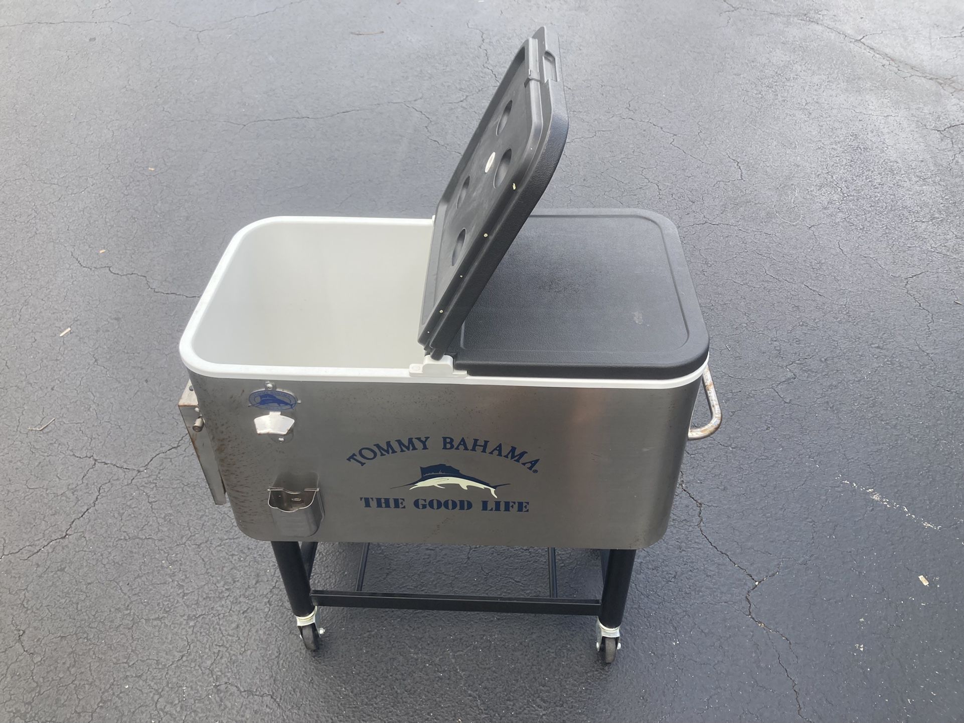 TOMMY BAHAMA 100 QUART STAINLESS STEEL ROLLING COOLER ICE CHEST BOX POOLSIDE PATIO PARTY CART for Sale in Vlg Wellingtn FL OfferUp