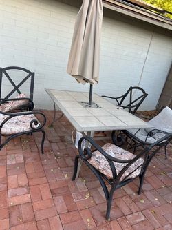 Patio table w umbrella