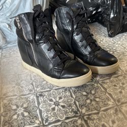 Black Shoes Size 7