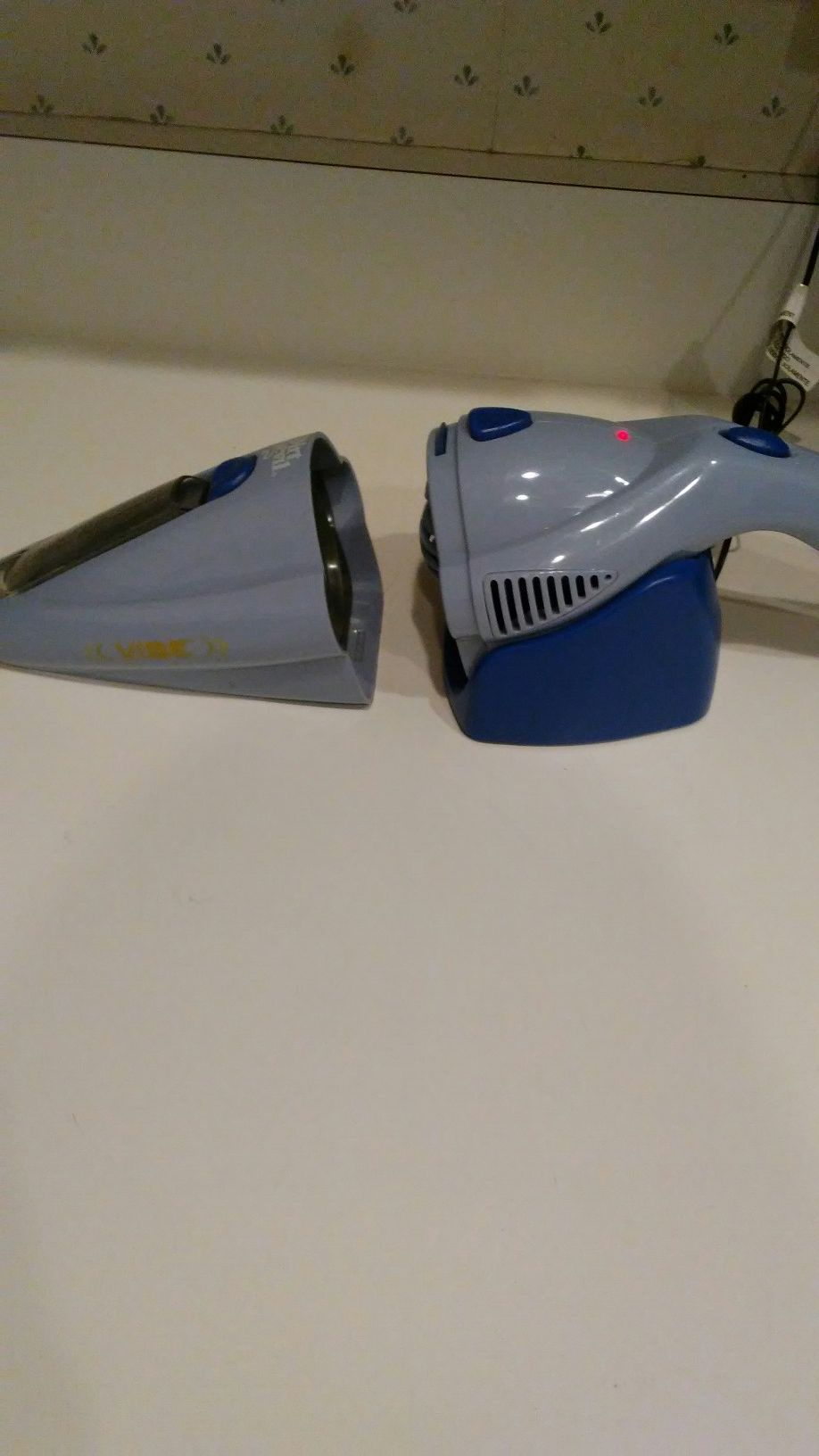 Dirt Devil Quick Flip Vibe with charger for Sale in