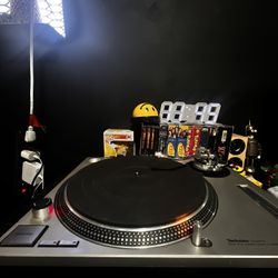  Techniques Quartz Direct drive professional turntable SL-1200MK2