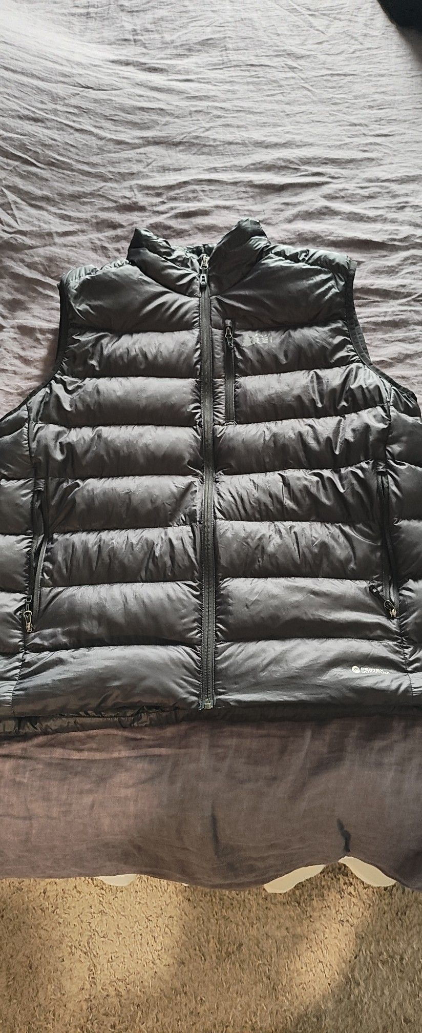 REI Mens Insulated Vest - SZ. LRG