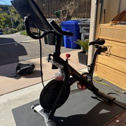 Peloton Execide Bike For Sale