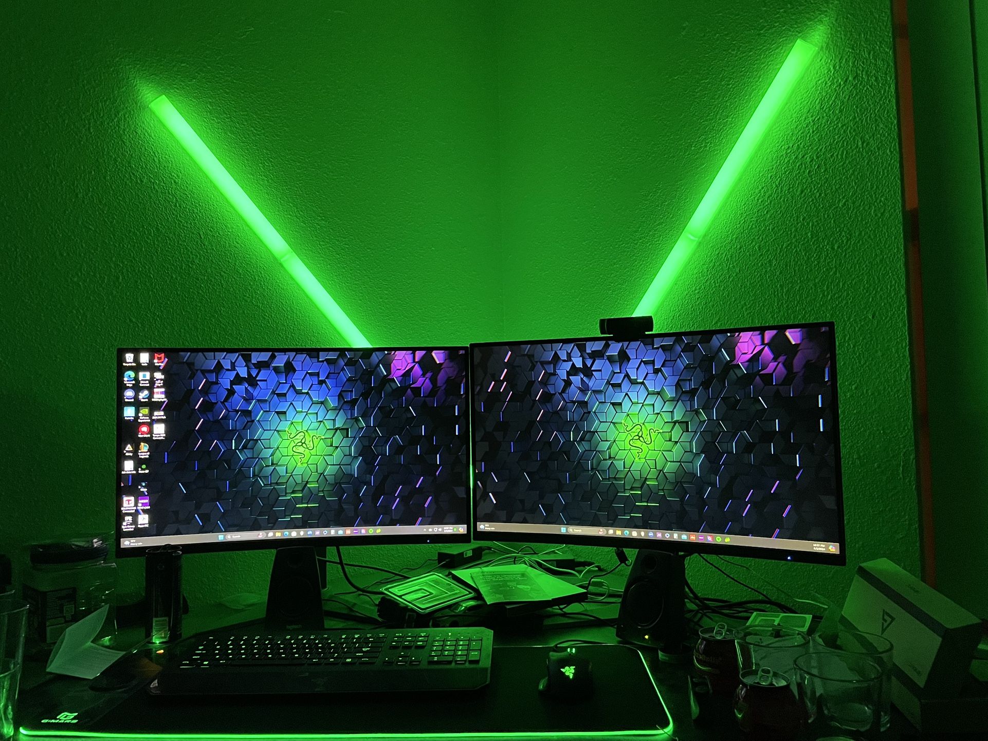 2 MSI MAG27C Monitors