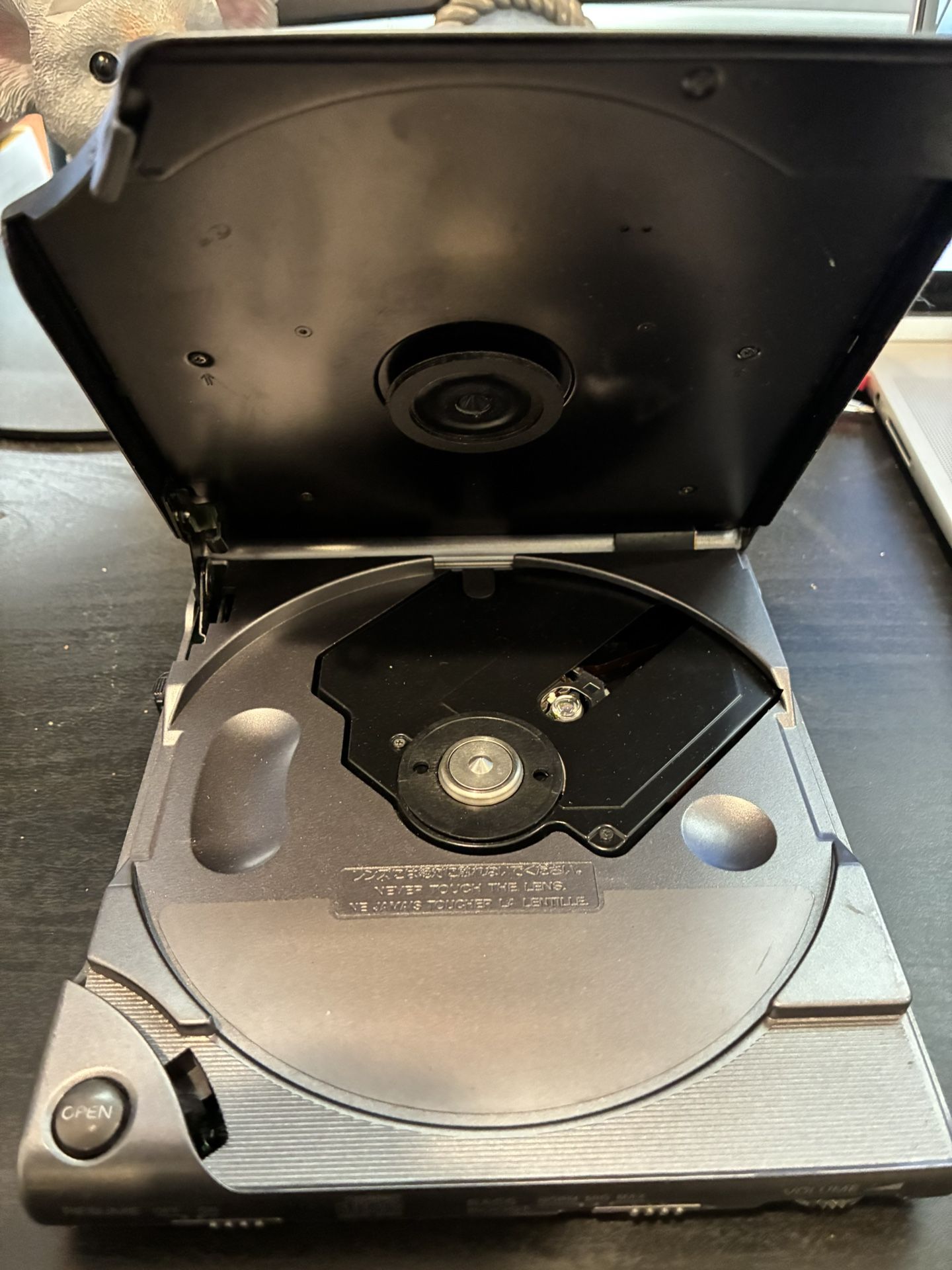 Sony Discman D-303 – Vintage Portable CD Player – Excellent Condition