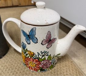 Vases and tea pot