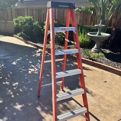 Werner 6 ft Fiberglass Ladder – Heavy Duty (300 lb rating)