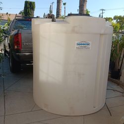 Chlorine container