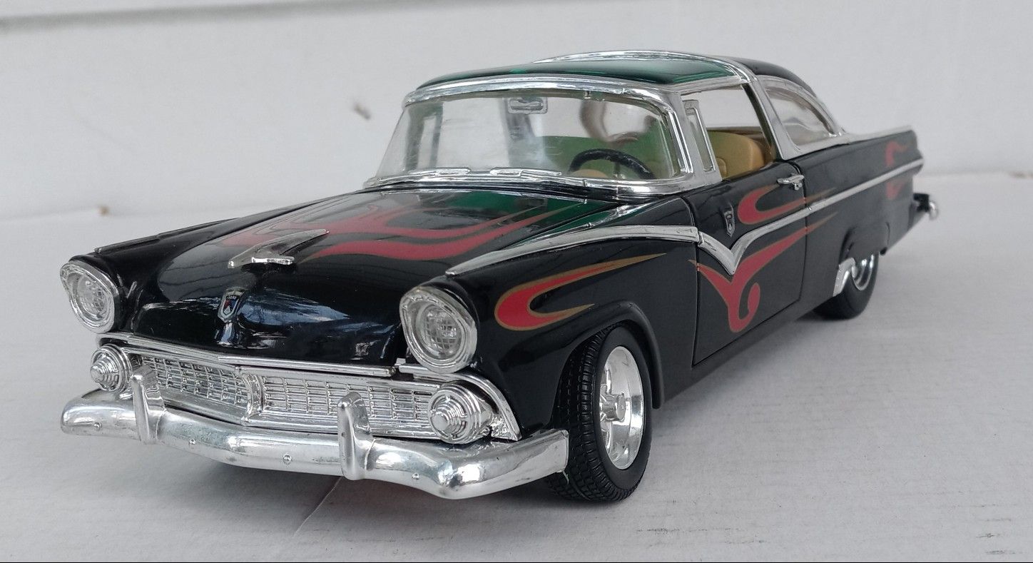 Die Cast Metal - 1955 Ford Crown Victoria - New Condition -
