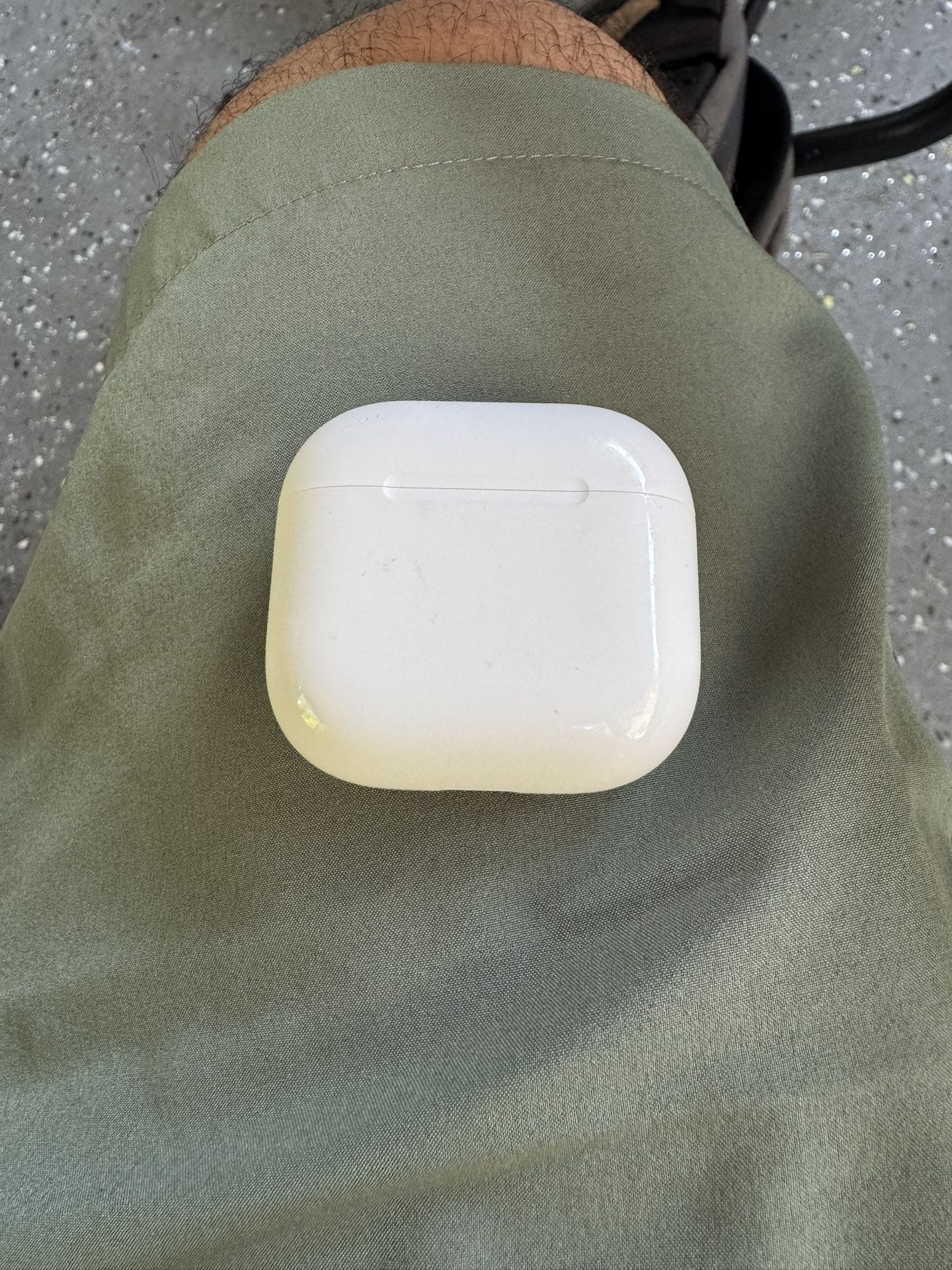 Apple AirPods 4