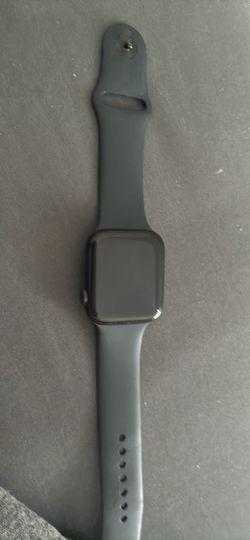 Apple A16 iPad and 44mm SE Apple Watch