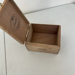 7x5.5x4 Wooden Box Ready To Be Decorated. Odor Free Cigar Box Wooden For Organization Storage Or Decor. Quinceanera Box, Wedding Box Plain 