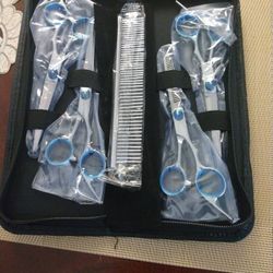 Set Of 4 Scissors With A Comb To Do Your Dog's Grooming.