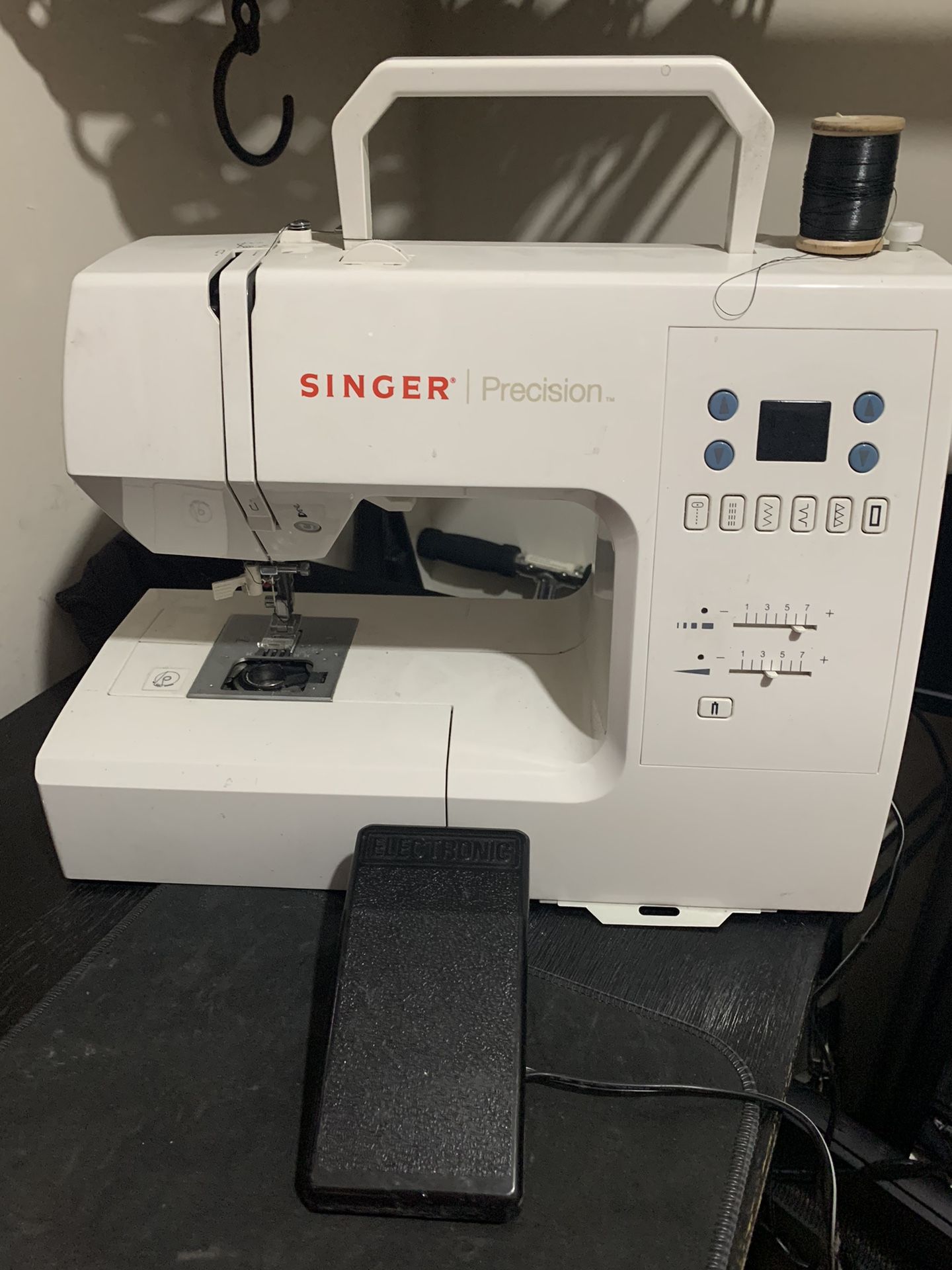 Singer Precision H7444 with pedal and manual 