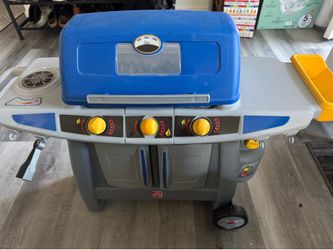 Sizzle and Smoke Step 2 BBQ Grill