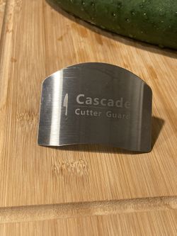 KITCHEN FINGER CUTTER GUARD CUTTING BOARD $4.99 OBO…ALL OFFERS WELCOME!!