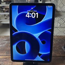 5th Gen iPad Air 64g with Keyboard - LIKE NEW 