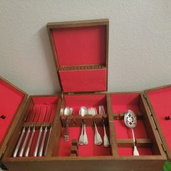 Vintage Oneida Flatware Tarnish Free Red Lined Storage Box And Silverware