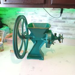 DIAMANT D525 Cast Iron Grain Mill Hand Crank Grinder Made in Denmark