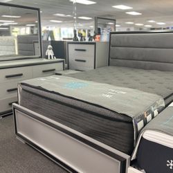 Black/ Gray Bedroom Set 5pc For Sale ( Brand New & In Box Furniture) We Deliver 