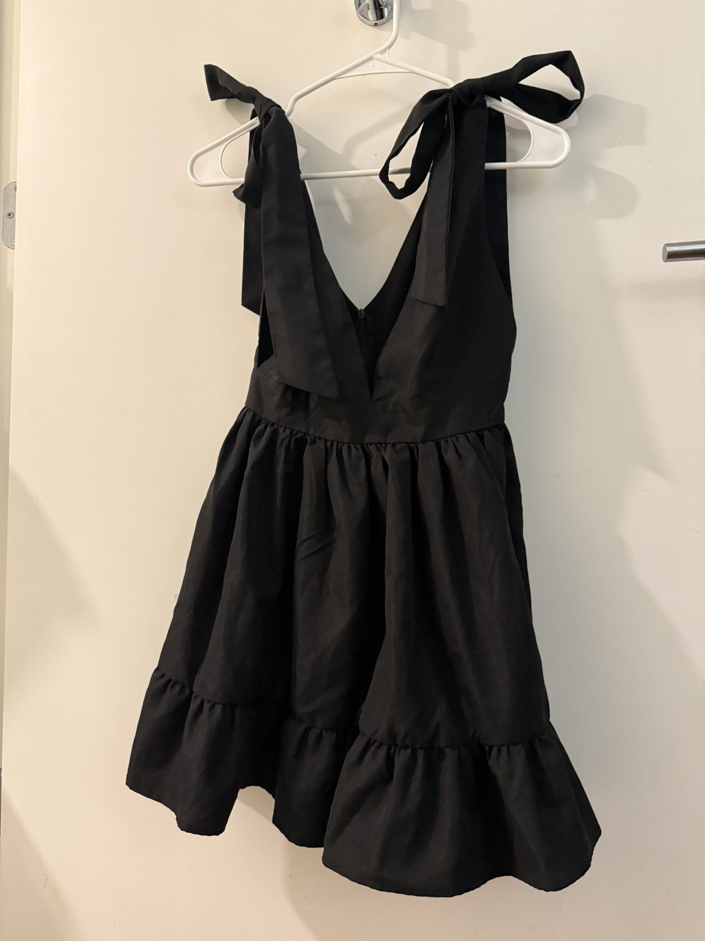women’s xs black bow mini dress