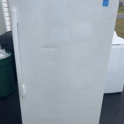 UPRIGHT FREEZER 