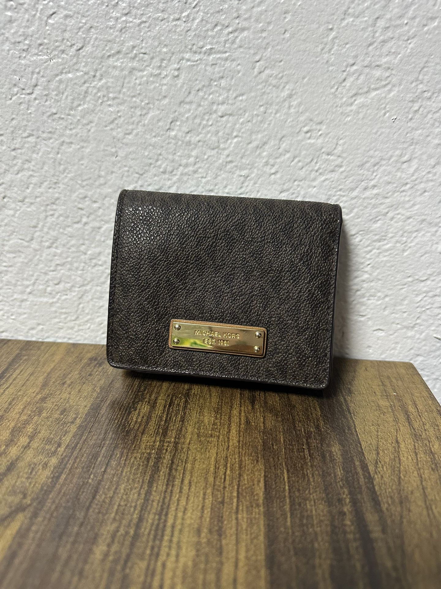 MICHAEL KORS JET SET TRAVEL BIFOLD WALLET