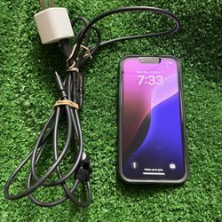 iPhone 13 128gb White Unlocked With Charger And Otterbox Case Perfect Condition 