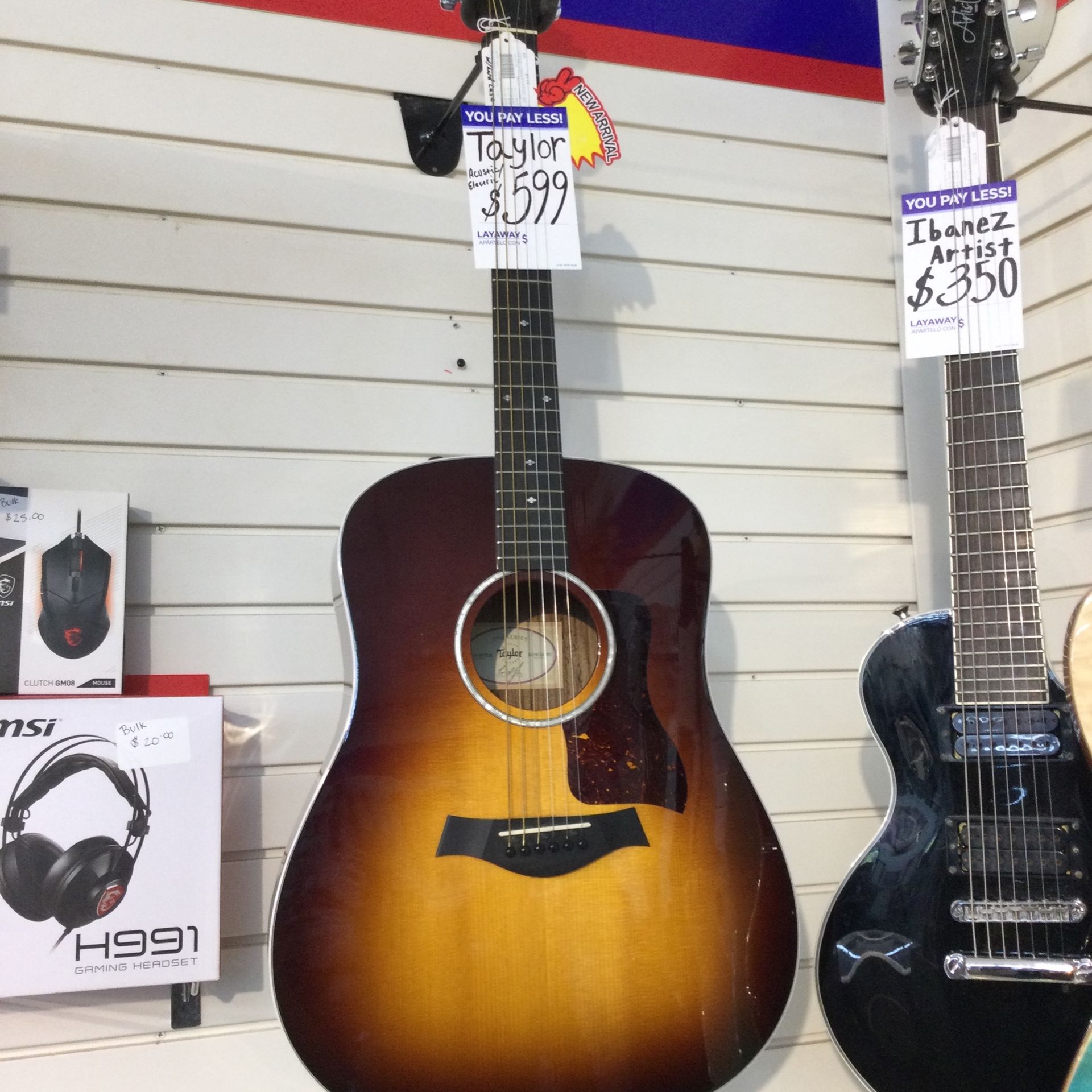 TAYLOR GUITAR