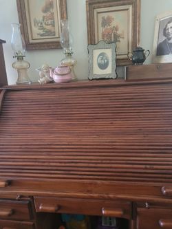 Beautiful roll top desk!!