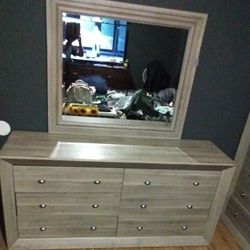 Dresser & Mirror 150 (Pick Up Only)