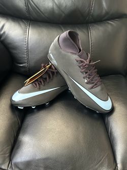 Soccer cleats