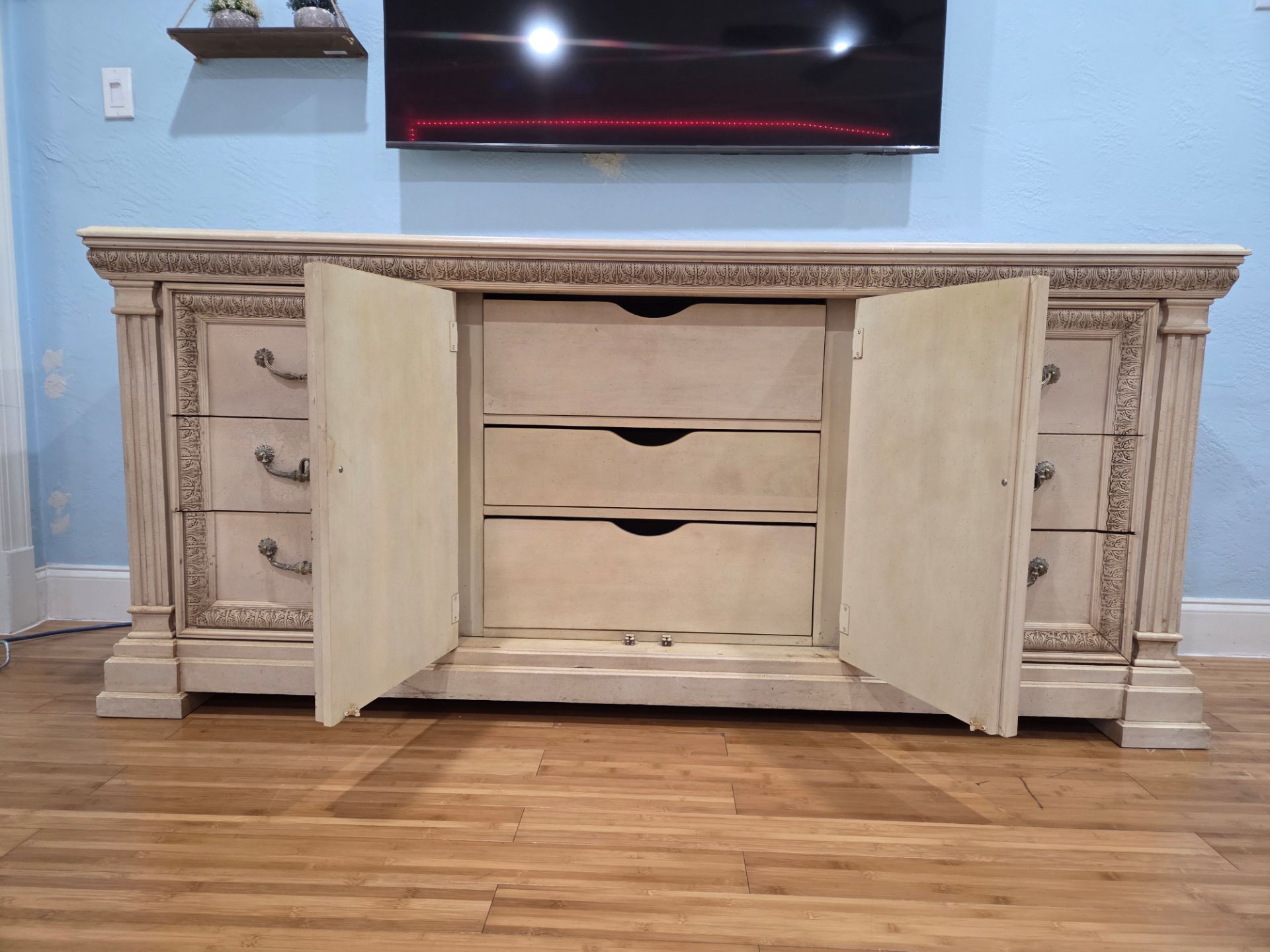 Buffet cabinet