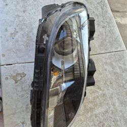 Hyundai Kona Right Headlight Oem