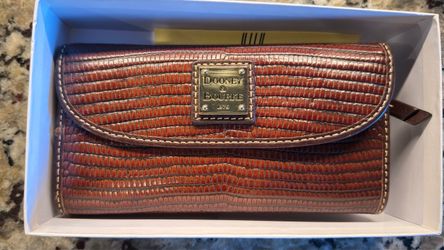 Dooney & Bourke wallet
