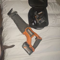 Ridgid Sawsall 2h And 4h Batteries With Charger Like New 