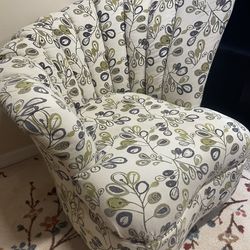 Seashell Fan Back Accent Chair, Wood Feet 🚚 extra