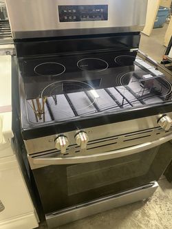 Glass Top Frigidaire 30" Electric Steam Clean Stove Range Oven