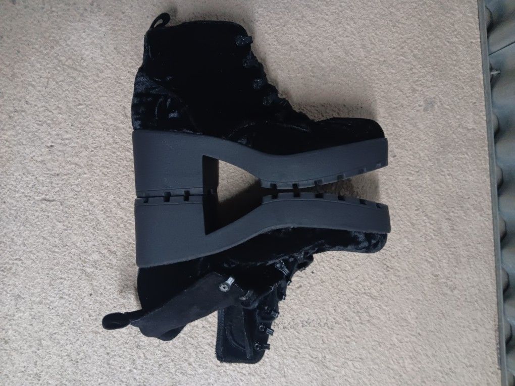 Rocketdog Black Crushed Velvet Boots