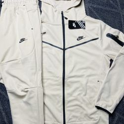 Mens Nike Tech