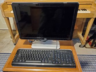 19" Monitor w Keyboard